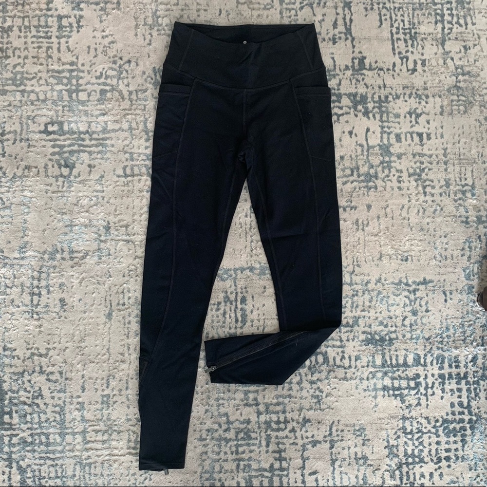 Athleta black tights with pockets